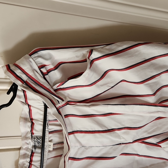 Light ankle pants stretch waist line with belt and pockets. - Picture 4 of 5